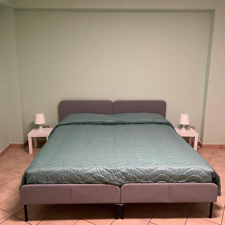 Casa Vacanza Donna Laura Barcellona Pozzo di Gotto Eksteriør billede