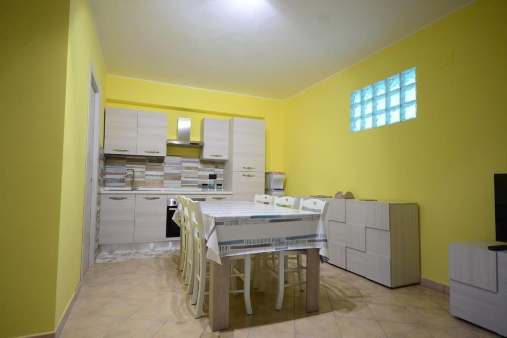 Casa Vacanza Donna Laura Barcellona Pozzo di Gotto Eksteriør billede