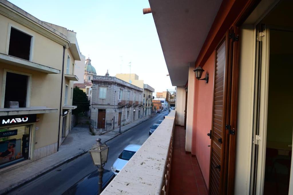 Casa Vacanza Donna Laura Barcellona Pozzo di Gotto Eksteriør billede