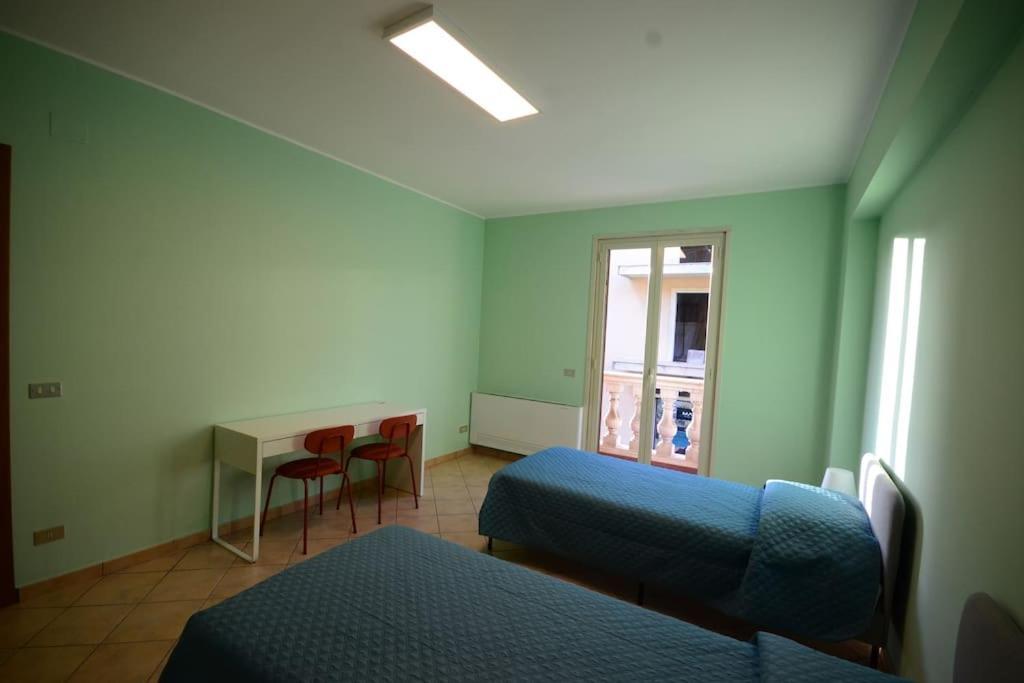 Casa Vacanza Donna Laura Barcellona Pozzo di Gotto Eksteriør billede