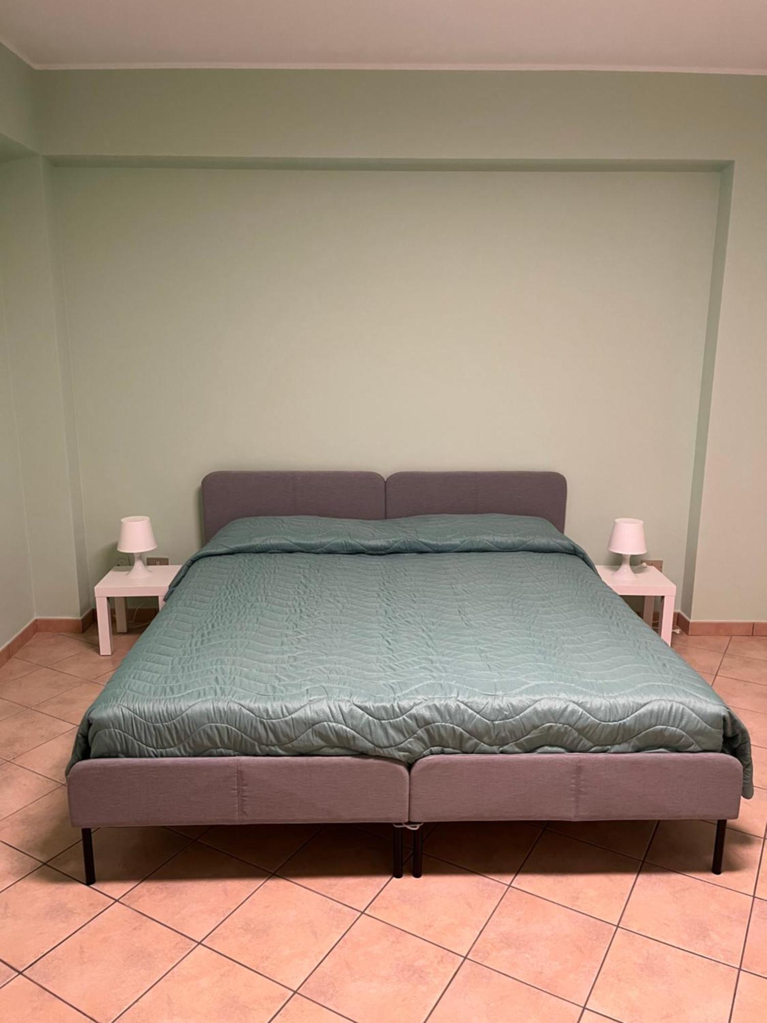 Casa Vacanza Donna Laura Barcellona Pozzo di Gotto Eksteriør billede